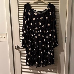 Flower daisy black dress. Torrid Size 1